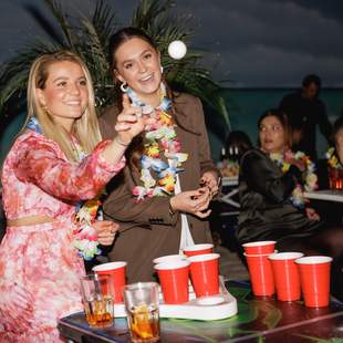 Weihnachtsfeier mal anders – am Strand Weihnachtsfeier mal anders – am Strand