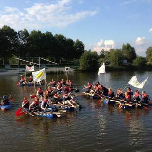 Floßbau Teams Floßbau