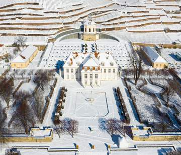 Schloss Wackerbarth im Winter Vogelperspektive Schloss Wackerbarth