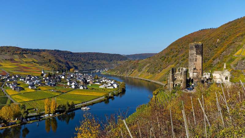 Beilstein mit der Burg Metternich