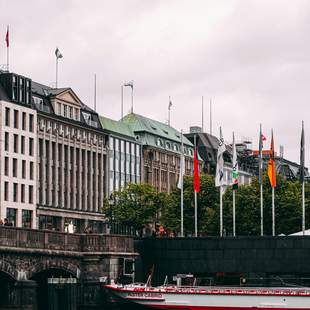 Hamburg view Maritimes Erlebnis in Hamburg
