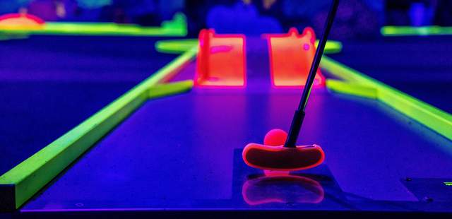 Schwarzlicht Minigolf 3 D Schwarzlicht Minigolf 3 D Farbrausch