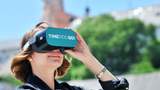 Gast mit Virtual Reality-Brille Virtual Reality