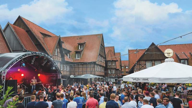 Party im Dorf Münsterland