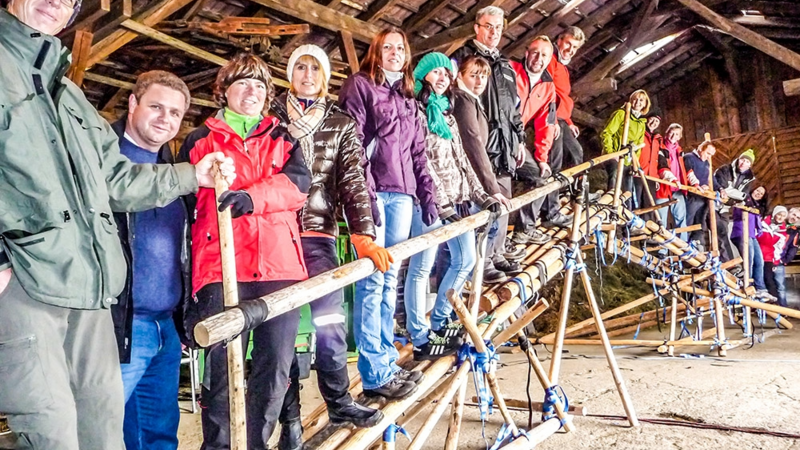 Eine stabile Brücke kann das Firmenteam halten.