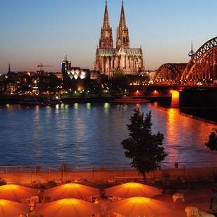 Stadt-Erlebnis mit Schifffahrt in Köln Stadt-Erlebnis mit Schifffahrt in Köln