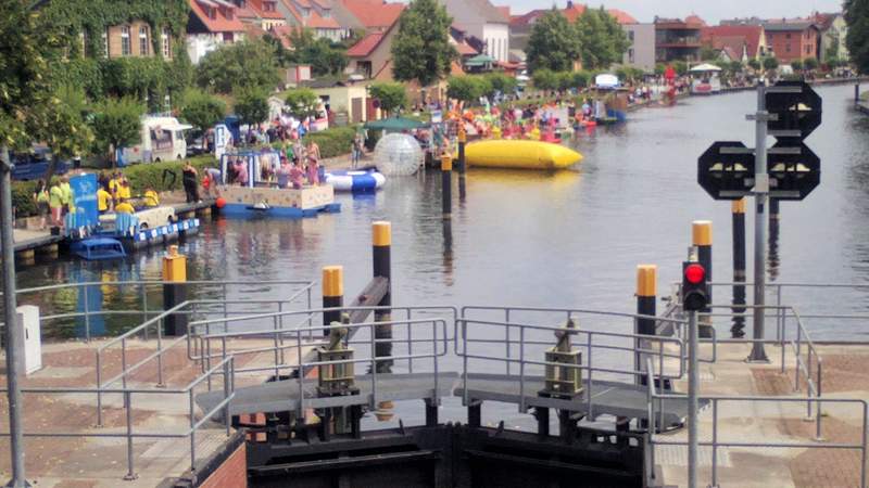 Blob, Blobbing, Wasserkatapult in Schwerin