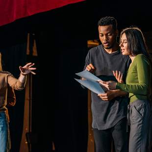 Vorhang Auf für Ihre Weihnachtsfeier on Stage Theater als Teamevent