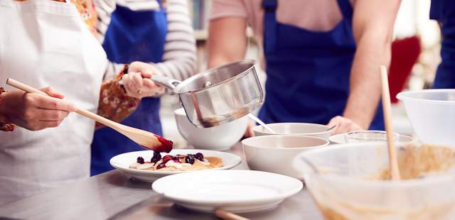 Team Kochen auf der Burg Wanzleben als Teamevent Weihnachtskochen mit mehreren Personen