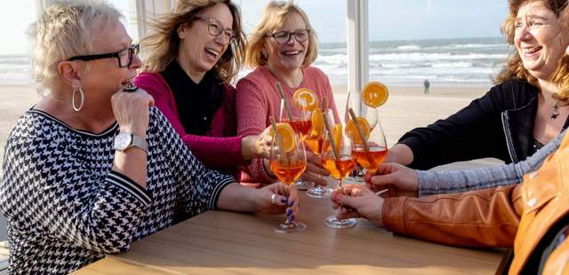 Clubtour mit Schlagerparty in Egmond aan Zee Clubtour mit Schlagerparty in Egmond aan Zee