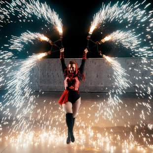 Solo-FeuerShow mit Pyrotechnik