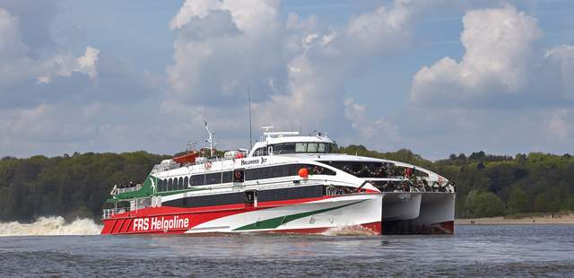 Catamaran Halunder-Jet Cuxhaven - per Katamaran ins Nordseebad