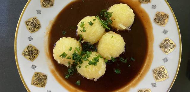 Thüringer Kartoffelklöße mit Soße thüringer-kartoffelklöße-mit-soße