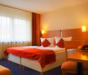 Favored Hotel Plaza Favored Hotel Plaza