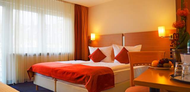 Favored Hotel Plaza Favored Hotel Plaza