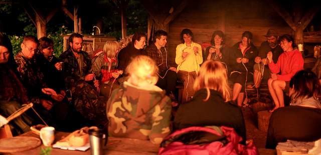 Besprechung auf einem Seminar der Wildnisschule Wurzelholz Seminar der Wildnisschule Wurzelholz