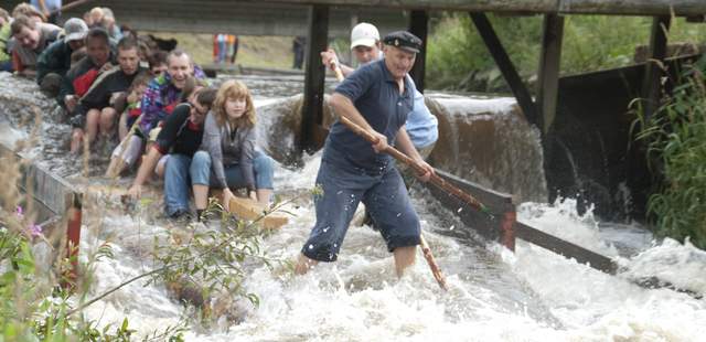 Wehrdurchfahrt Spritz-Tour mit Flößerbrotzeit