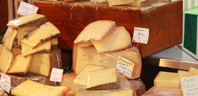 Vegetarische Kostproben Käseverkostung auf dem Viktualienmarkt
