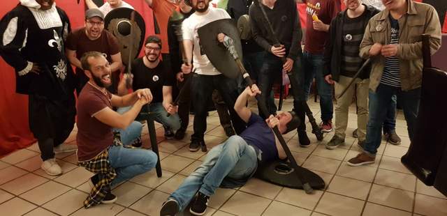 Heldengruppe nach bestandenem Abenteuer Heldengruppe