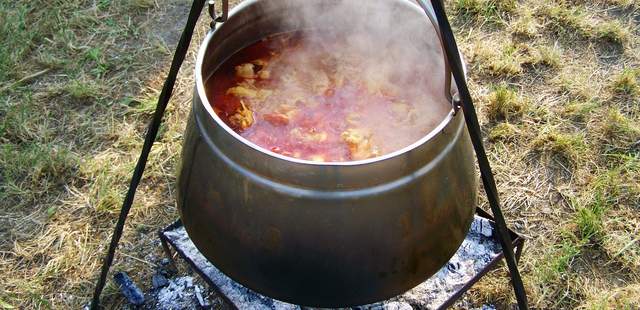 Pixaby_kettle-goulash-1645207_1920 Rahmenprogramm - Feuer und Pfanne