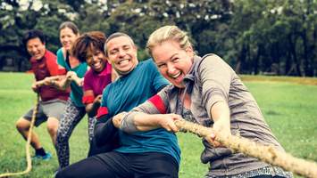 Alles zum Thema Teamevent Team beim Tauziehen