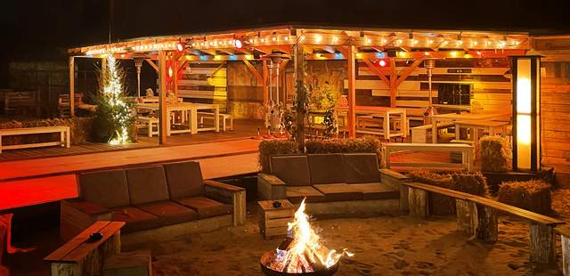 Winterzauber bei BeachMitte Hüttenzauber & Eisstockschießen am Strand