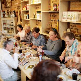 Gemeinsamer Genuss des 1. Gangs 3-Gänge-Genusstour