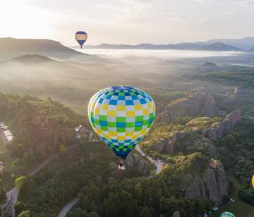 Heißluftballonfahrt über die Felsen von Belogradchik Abenteuerreise zum Roten Felsen Belogradchik