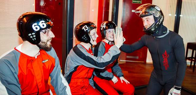 Indoor Skydiving Teamevent max. 20 Teilnehmer Indoor Skydiving Teamevent max. 20 Teilnehmer
