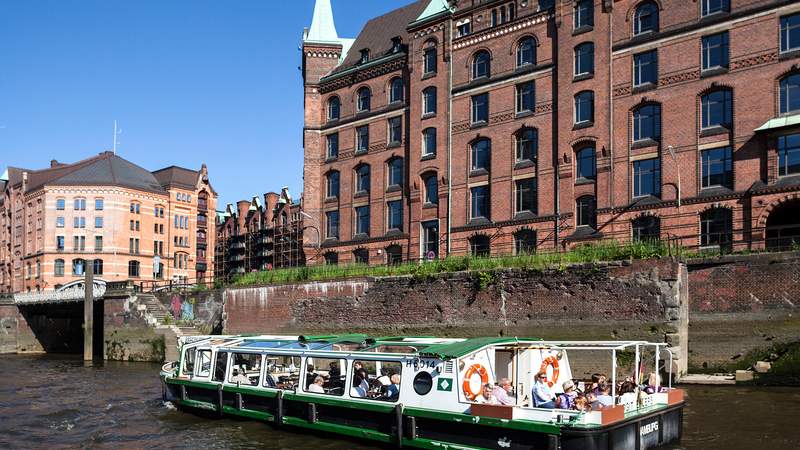 Barkasse in der Speicherstadt