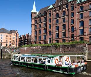 Barkasse in der Speicherstadt