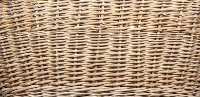 Regelmässiges Flechtwerk - kein Kunstwerk. Einfach mal versuchen. Wir geben Ihnen einen Korb - einen echten!
