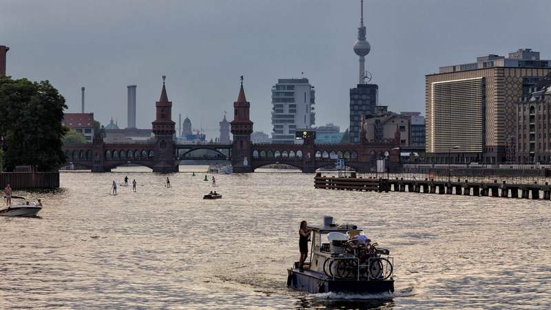 Berlin Panorama mit Spree und Oberbaumbrücke