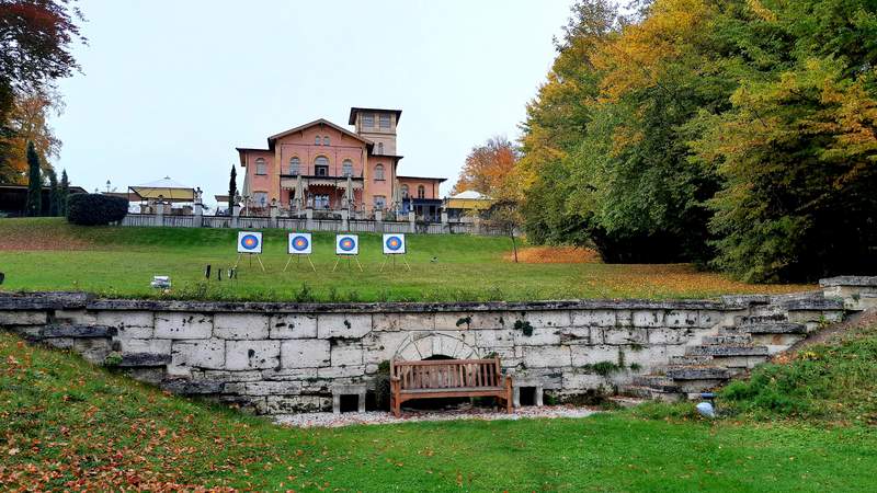 Faszination Nachtbogenschießen im Fackellicht