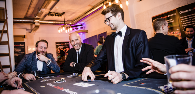 Casino Royal - Roulette, Poker, Black Jack Casino Royal - Roulette, Poker, Black Jack