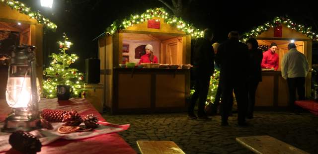 Hütten Mobiler Weihnachtsmarkt