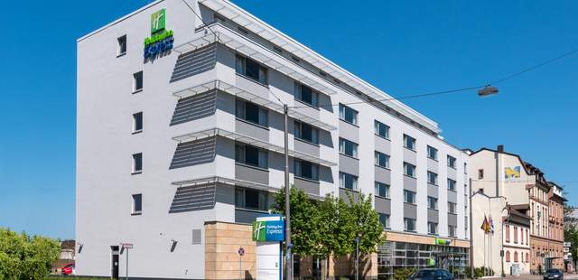 Außenansicht Holiday Inn Express Frankfurt - Messe