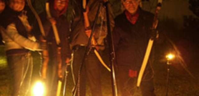 Bogenschießen-Turnier im Fackelschein Bogenschießen-Turnier im Fackelschein