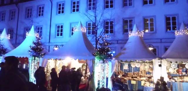 auf dem Weihnachtsmarkt Weihnachtsrallye