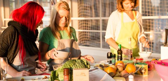 Indoor Beachvolleyball und Kochen im Team Indoor Beachvolleyball und Kochen im Team