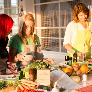 Indoor Beachvolleyball und Kochen im Team Indoor Beachvolleyball und Kochen im Team