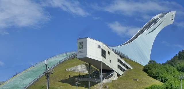 Führung auf die Olympia Skisprungschanze Führung auf die Olympia Skisprungschanze