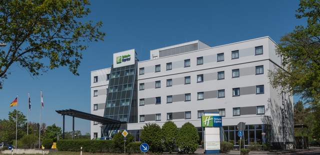 Außenansicht Holiday Inn Express Frankfurt Airport