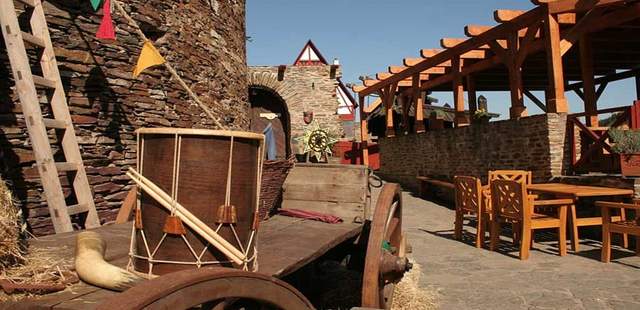 Burghof Teamgeist stärken zw. historischen Mauern