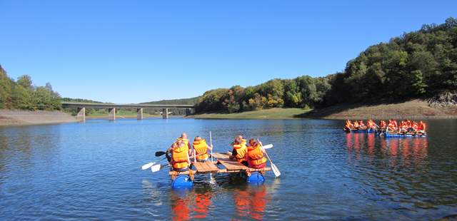 Floßbau-Teamevent Floßbau Team Event Outdoor