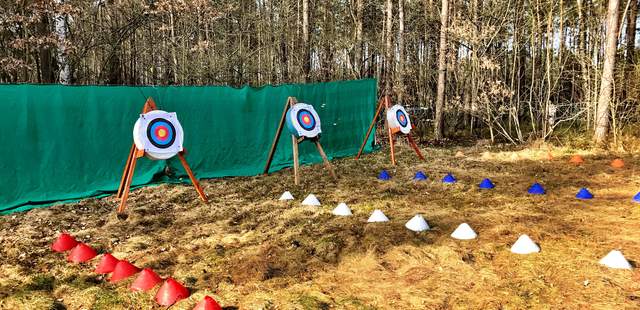 Bogenschießen im Schafstall im Heidegarten Bogenschießen im Schafstall im Heidegarten