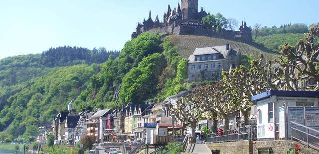 Segway an der Mosel & Einkehr beim Winzer Segway an der Mosel & Einkehr beim Winzer