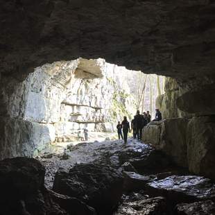 Licht am Ende der Höhle Höhlentrekking und Höhlentauchen