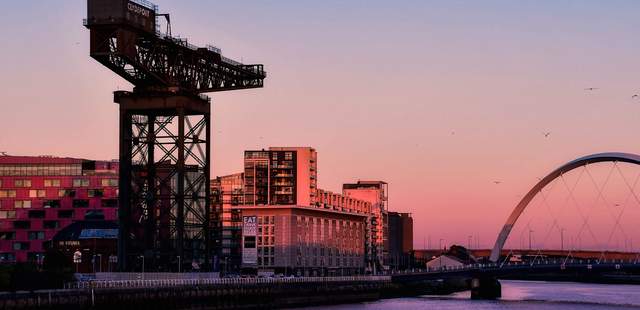 Fiennieston Crane & Squinty Bridge Glasgow Urbanes Glasgow & Loch Lomond