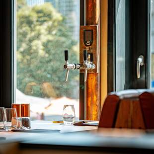 Selbstzapftisch Selbstzapftisch und Tischkicker